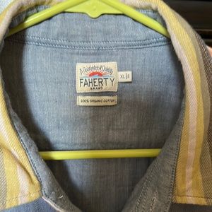 Men’s xl Faherty Brand Organic Cotten button down.